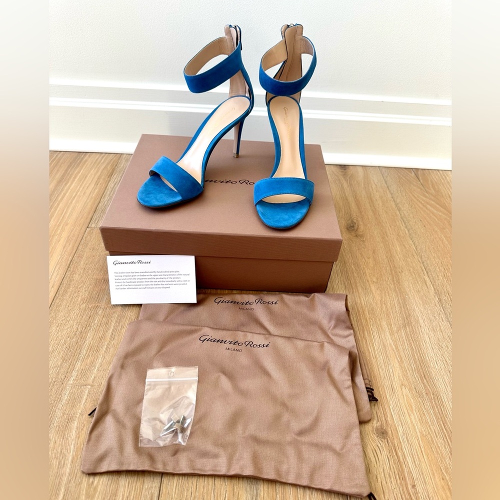 Gianvitto Rossi Heeled Suede Sandals